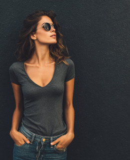 5 ways to elevate your V-neck and jeans outfit