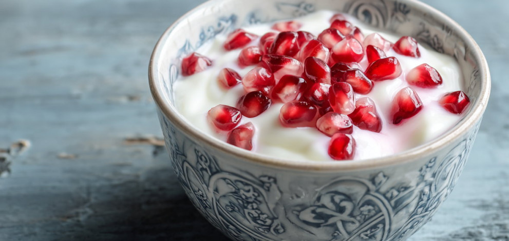 6 ways to eat pomegranate for better skin, digestion and daily energy