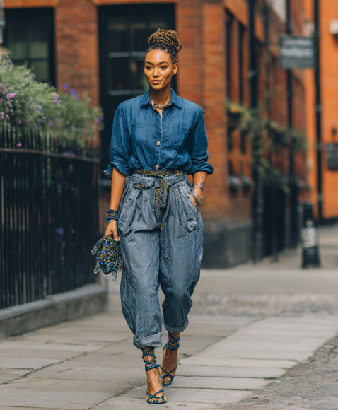 Long Blouses with Baggy Jeans are Trending in Spring-Summer 2026