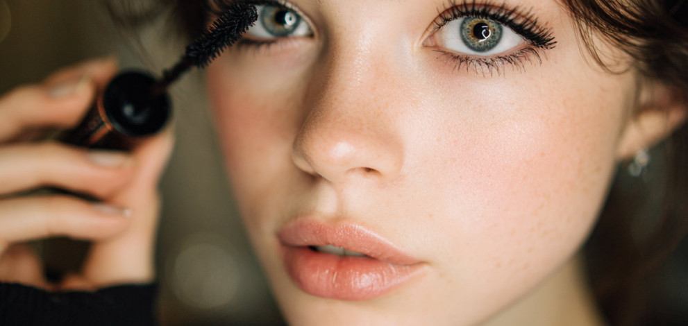 How to apply mascara on your bottom lashes – and should you do it every time