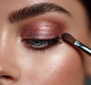 From glazed skin to soft eye makeup 4 easy makeup trends taking over summer evening beauty looks