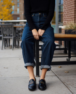 What Sandals to Wear With Jeans to Stay Chic & Trendy This Summer
