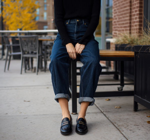 What Sandals to Wear With Jeans to Stay Chic & Trendy This Summer