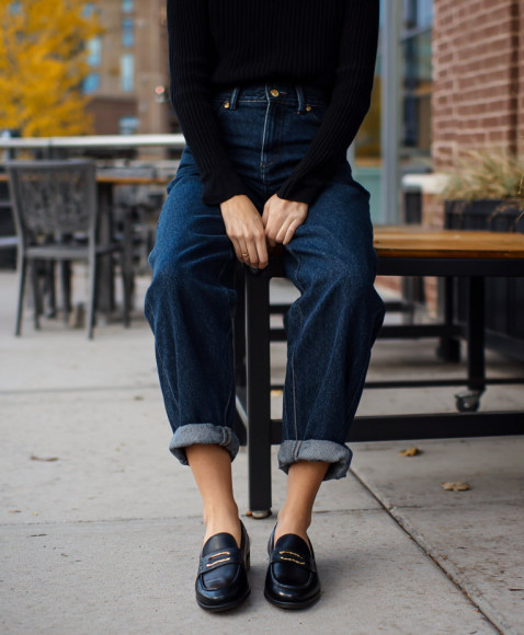 What Sandals to Wear With Jeans to Stay Chic & Trendy This Summer