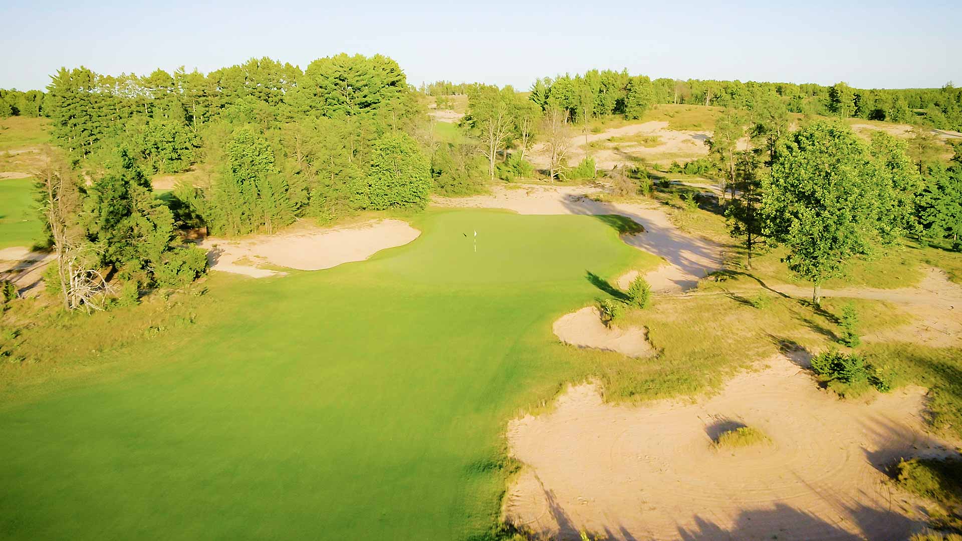 Hole 14.00 00 08 08.still008