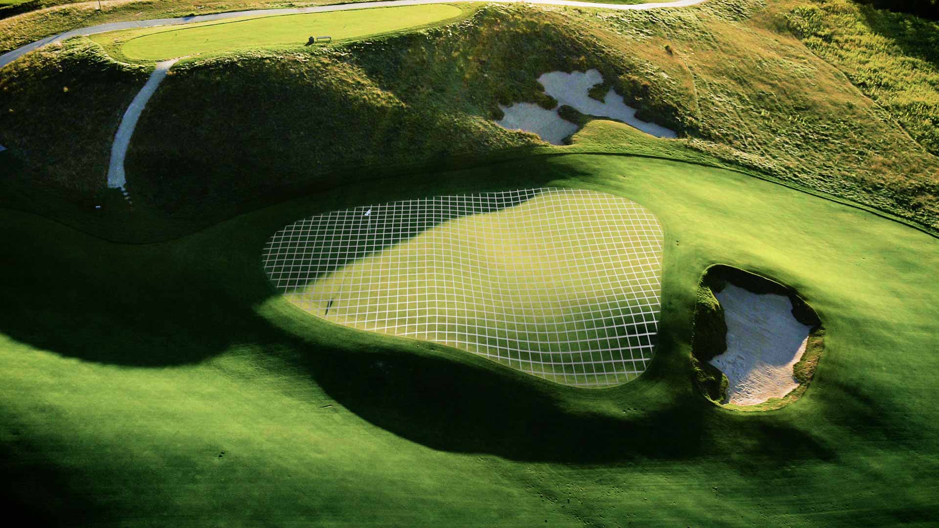 Hole 14.00 00 30 09.still010