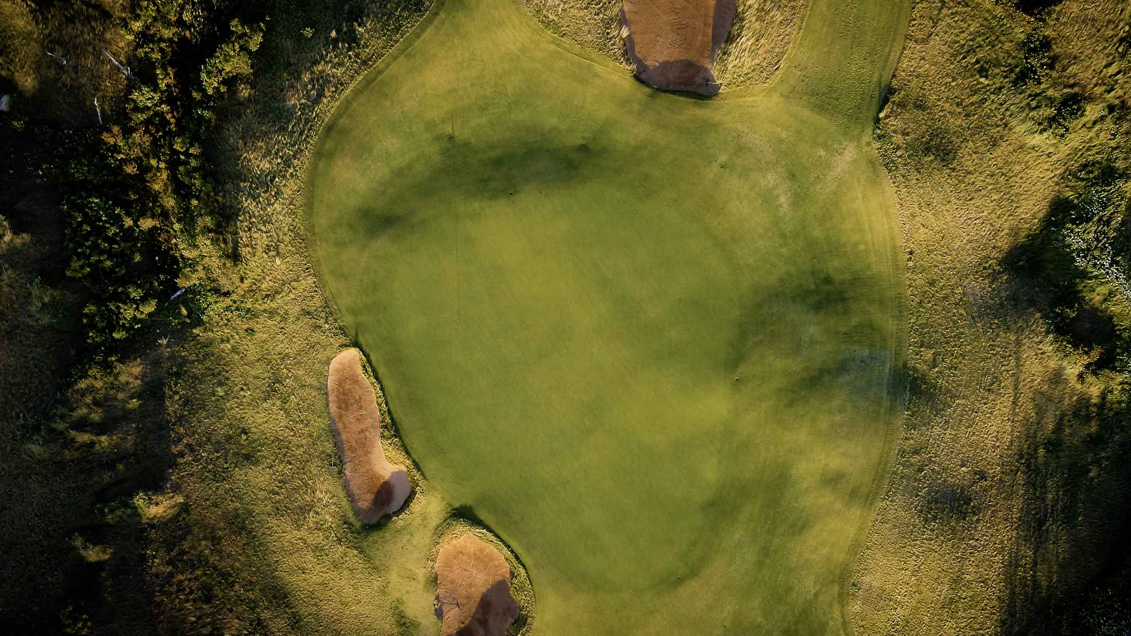 Hole 7.00 00 44 21.still008