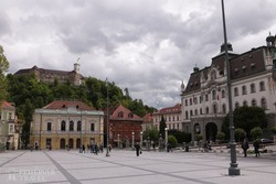 Ljubljana – pillantás a várra a Kongresszusi térről