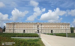 Caserta monumentális barokk kastélya