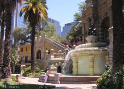parkrészlet a Santa Lucia-dombon Santiagóban