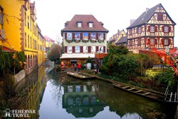 Colmar adventbe öltözve