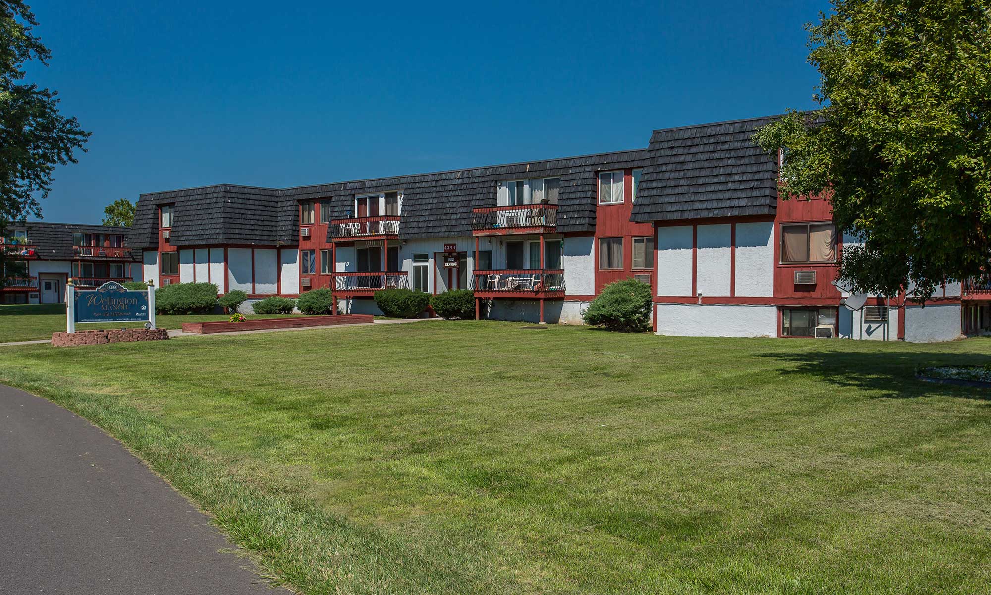 Welcome to Wellington Manor in Liverpool, NY