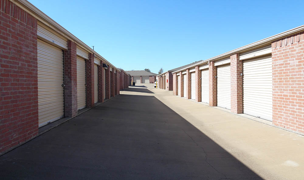 Storage features offered at Compass Self Storage in Cedar Hill
