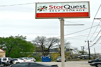 Self storage building exterior in Dallas