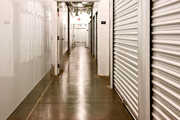 Self storage building entrance in Bakersfield