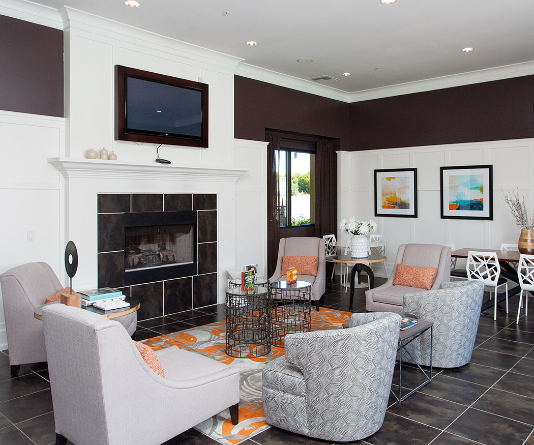 Entertain large groups in the luxurious clubhouse at Waterford Place Apartments