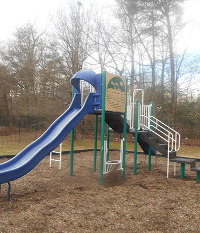 Learn more about the community at Woodside Gardens Apartments; schedule your tour today.