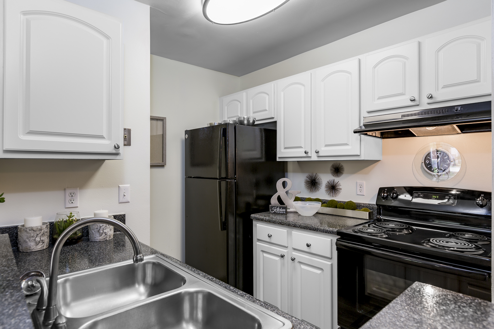 Sparkling swimming pool at The Vue at Baymeadows Apartment Homes in Jacksonville, FL