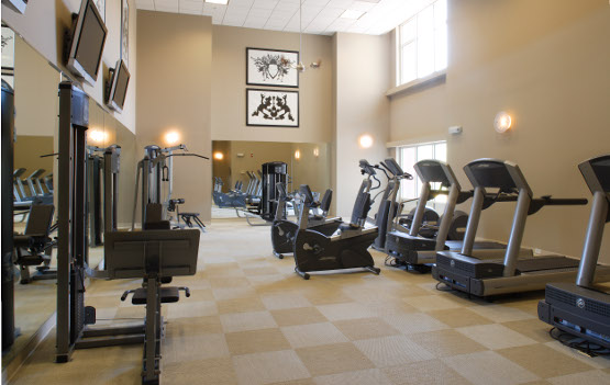 Exercise room at apartments in Herndon