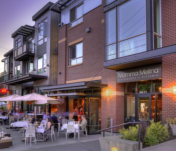 Senior living in Seattle has restaurants nearby