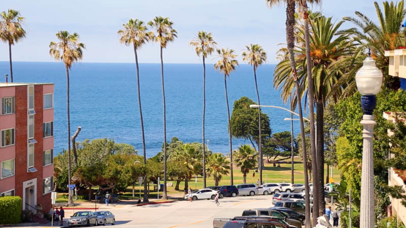 Beautiful neighborhood of senior living in San Diego