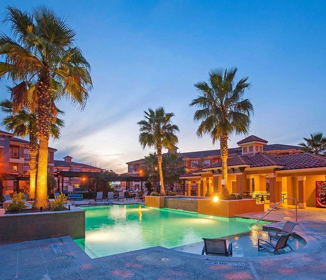 View of the clubhouse at Avana at South Shore Apartments in League City, Texas