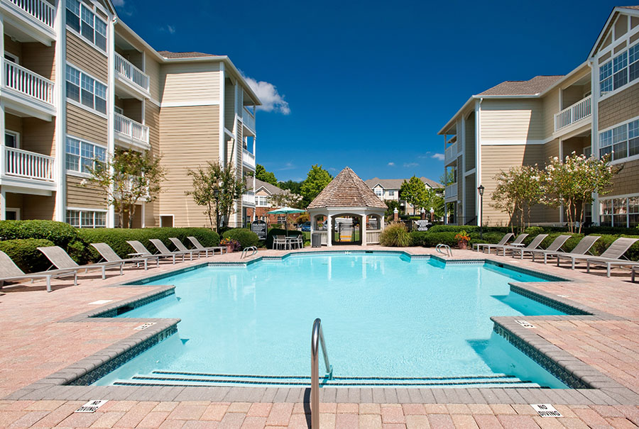 View of the clubhouse at Jefferson at Perimeter Apartments in Atlanta, Georgia