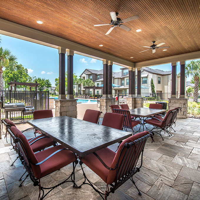Outdoor grilling area at Avana Brazos Ranch Apartments in Rosenberg