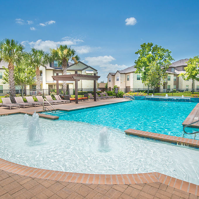 Swimming pool at Avana Brazos Ranch Apartments in Rosenberg