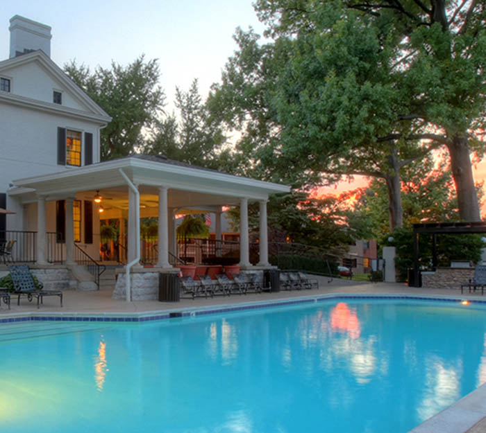 Pool at Mallard Crossing Apartments
