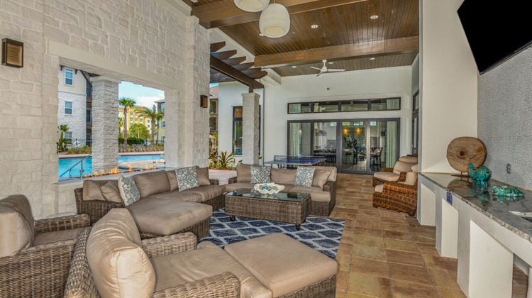 Resort-style pool at Cabana Club and Galleria Club