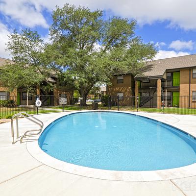 Available amenities at Renaissance Park Apartments