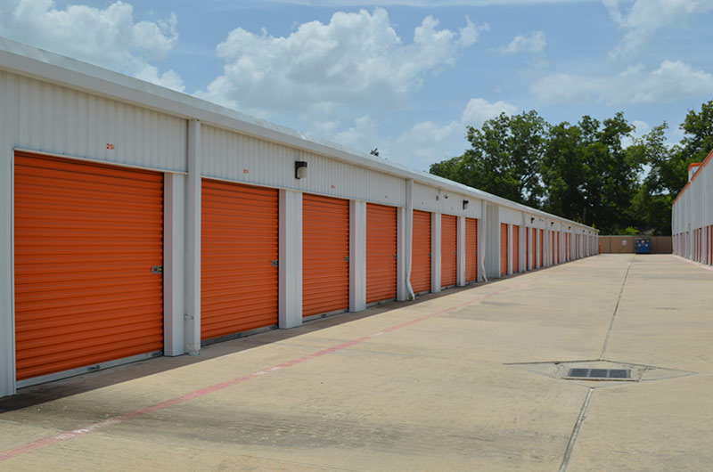 Clean and bright storage at Right Move Storage