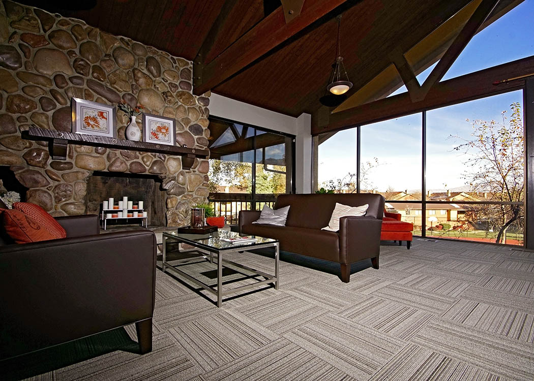 dining room at Springs of Country Woods Apartments in Midvale
