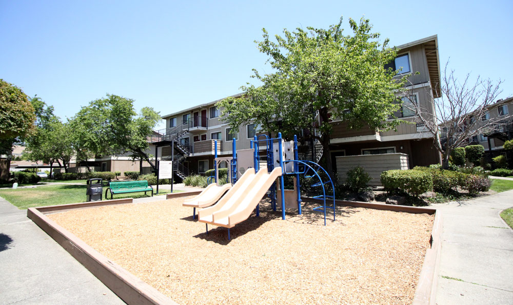 Business center at Parkside Commons Apartments in San Leandro