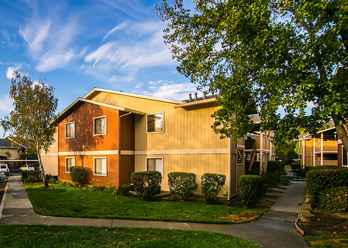 Enjoy the neighborhood at Sommerset Apartments in Vacaville