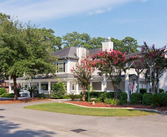 Well landscaped exterior of Summer Breeze Senior Living