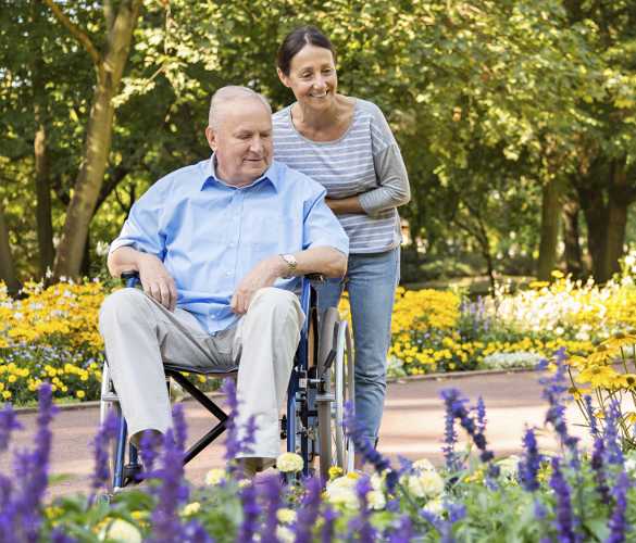 Services and amenities at Pacifica Senior Living Woodmont