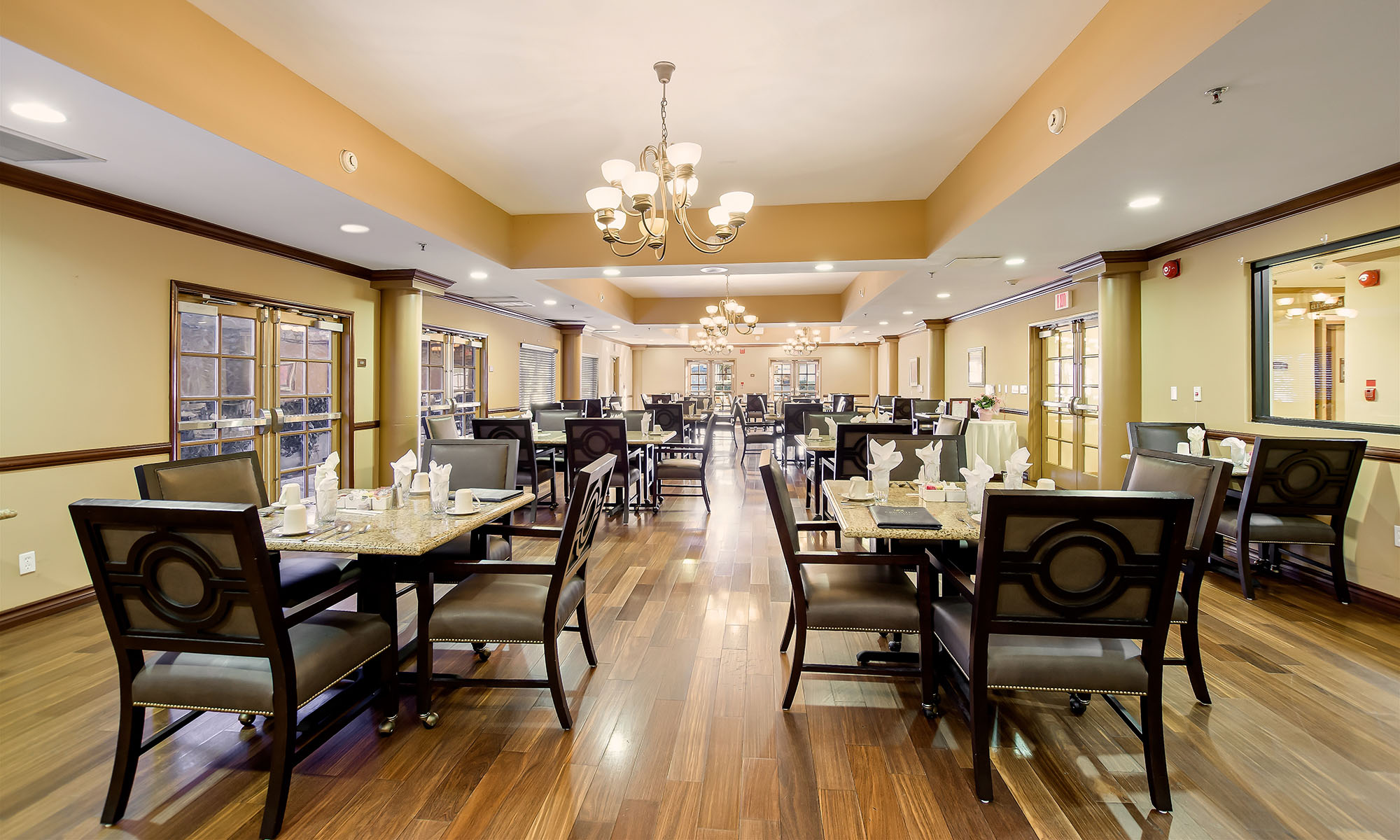 Dining room at Pacifica Senior Living Santa Clarita