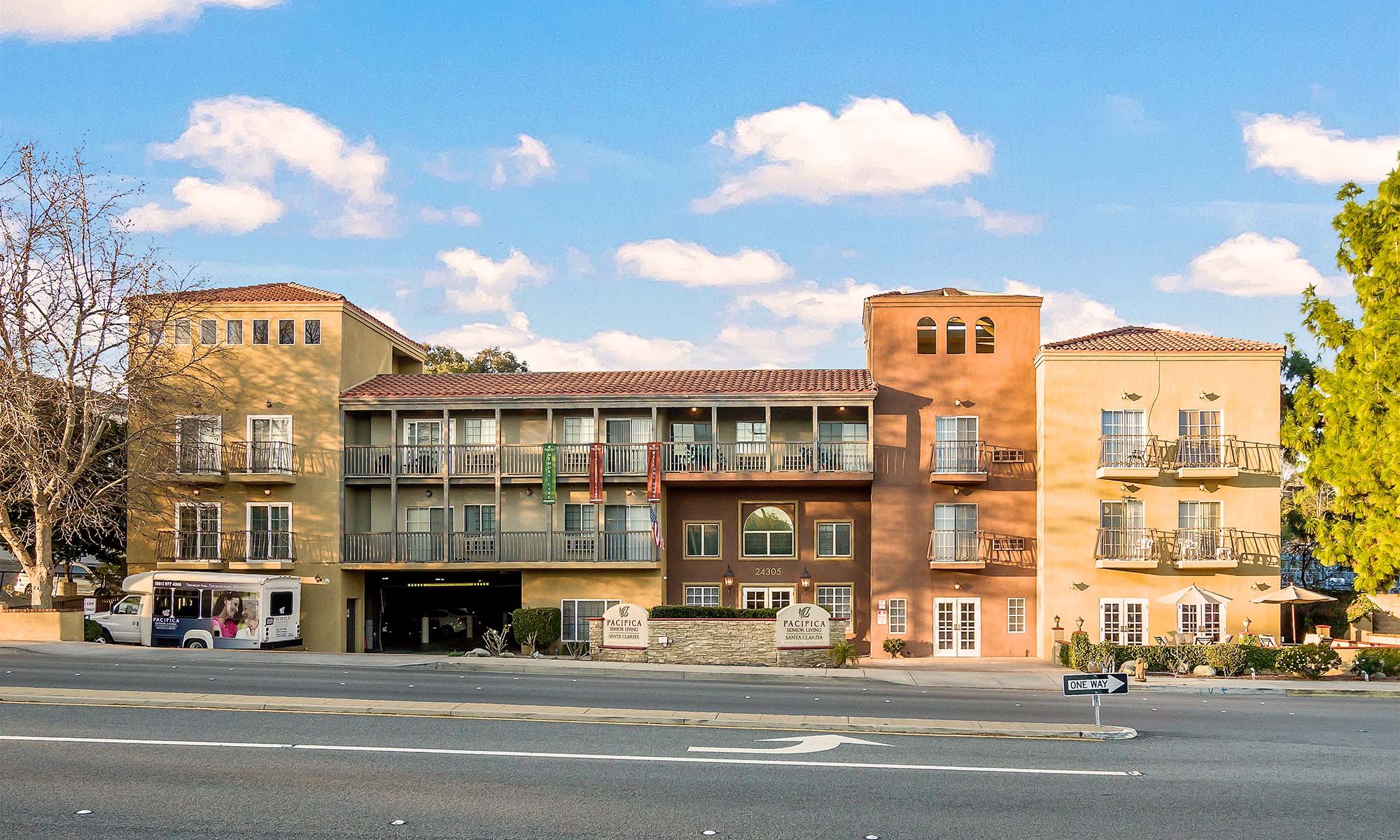 Pacifica Senior Living Santa Clarita exterior