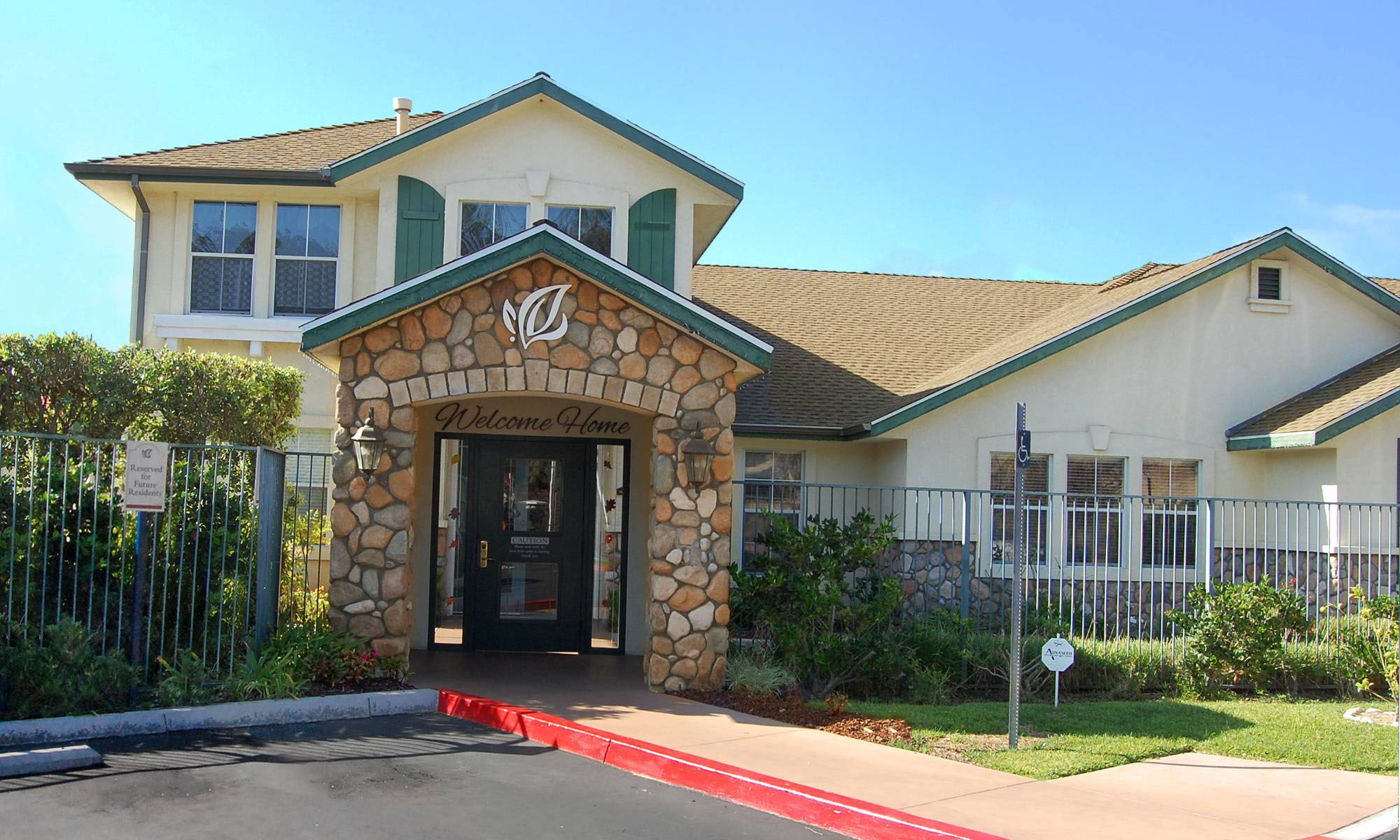 Exterior of Pacifica Senior Living Newport Mesa in Costa Mesa