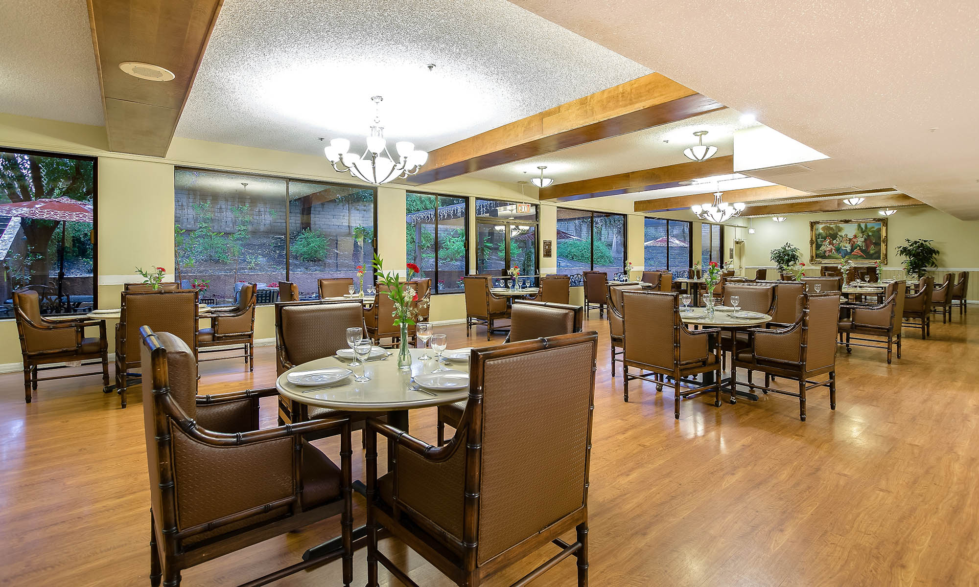 Dining hall at Pacifica Senior Living Newport Mesa