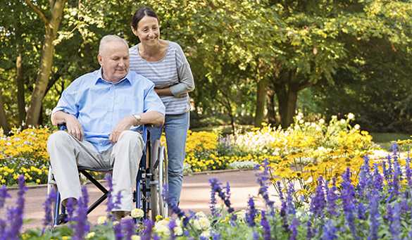 Beautiful Courtyard with Specially Designed Paths for Our Residents at Wyndham Lakes