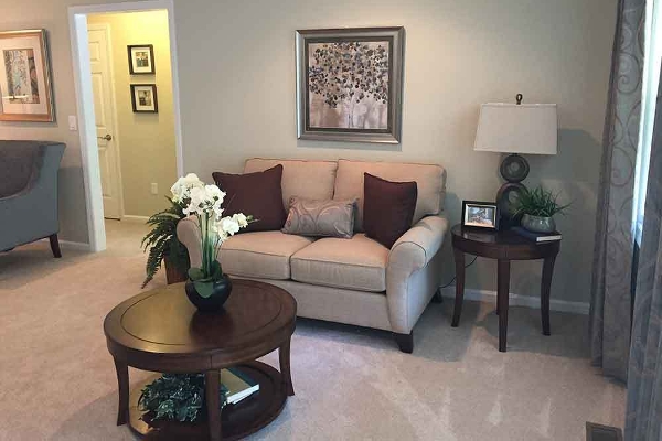 Couch and coffee table at Pacifica Senior Living Heritage Hills in North Carolina