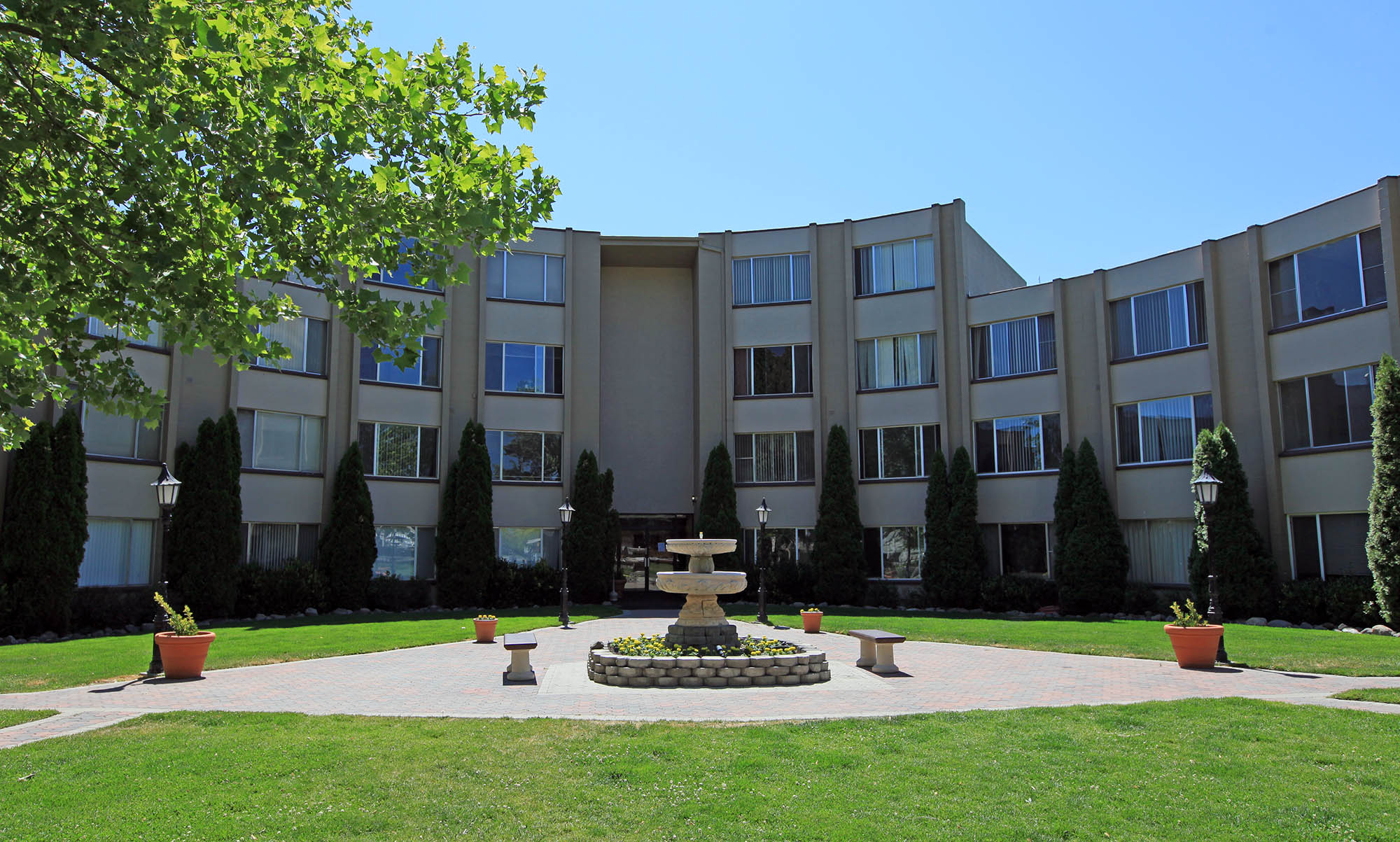 View of Regency Park Apartments in Reno, NV