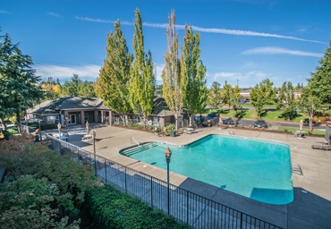 Pool and apartments in Beaverton, OR