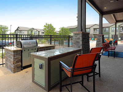 BBQ area at Springs at Woodlands South Apartments in Tulsa