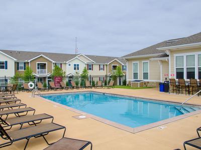 swimming pool at Springs at Bettendorf in Bettendorf