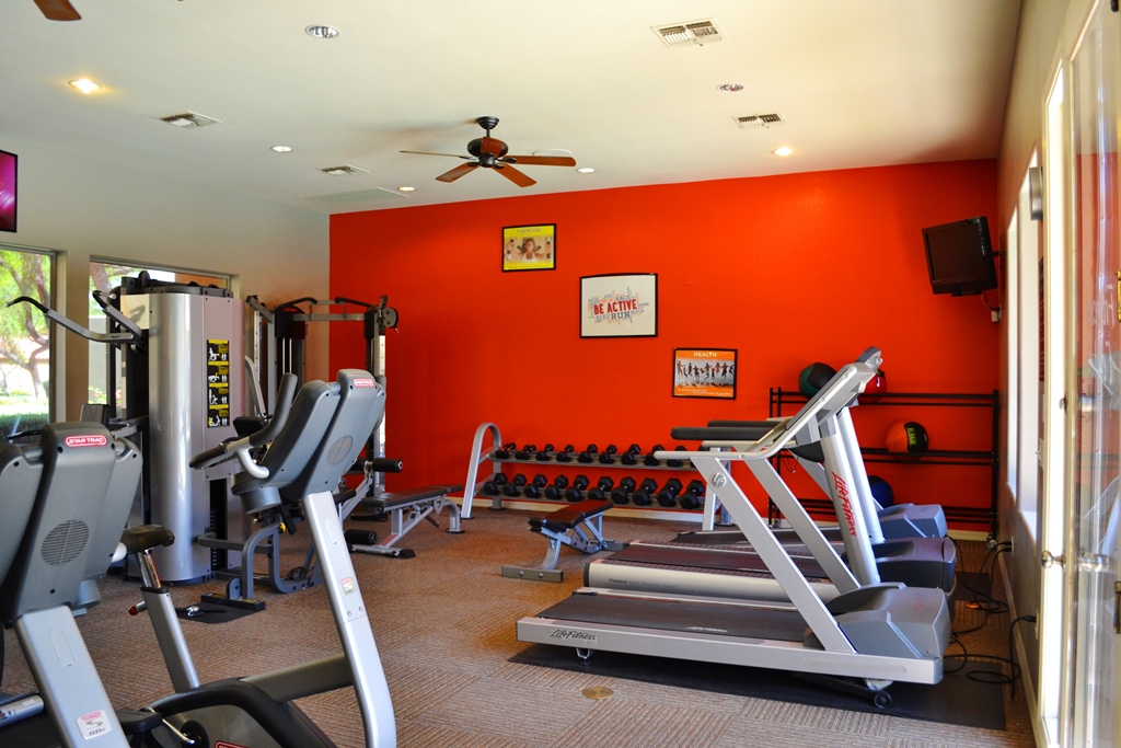 Fitness center at The Retreat Apartments