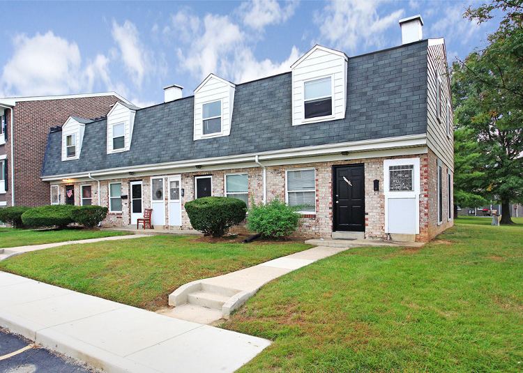Exterior view of townhomes at Essex Park